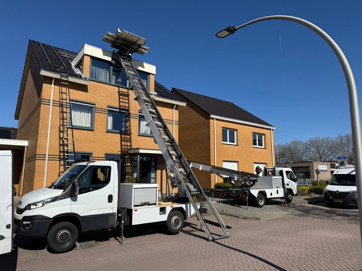 Spoedverhuisliften op locatie in Zuid-Holland en omgeving met een verhuislift en operator.