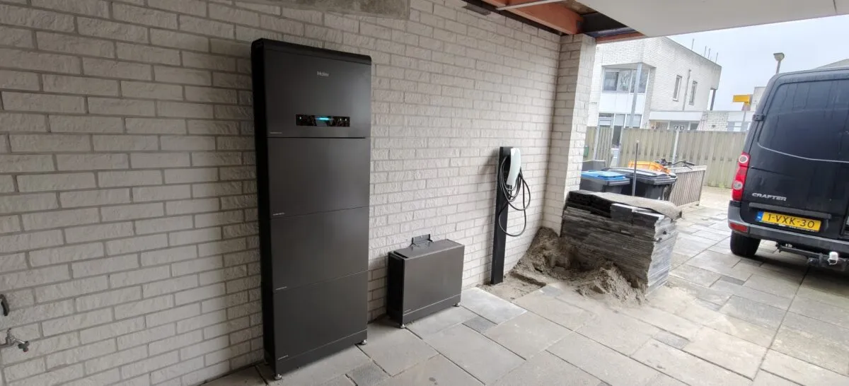 Op de afbeelding staat een thuisbatterij die geplaatst is door Michael Koerts via bestethuisbatterijkopen.nl